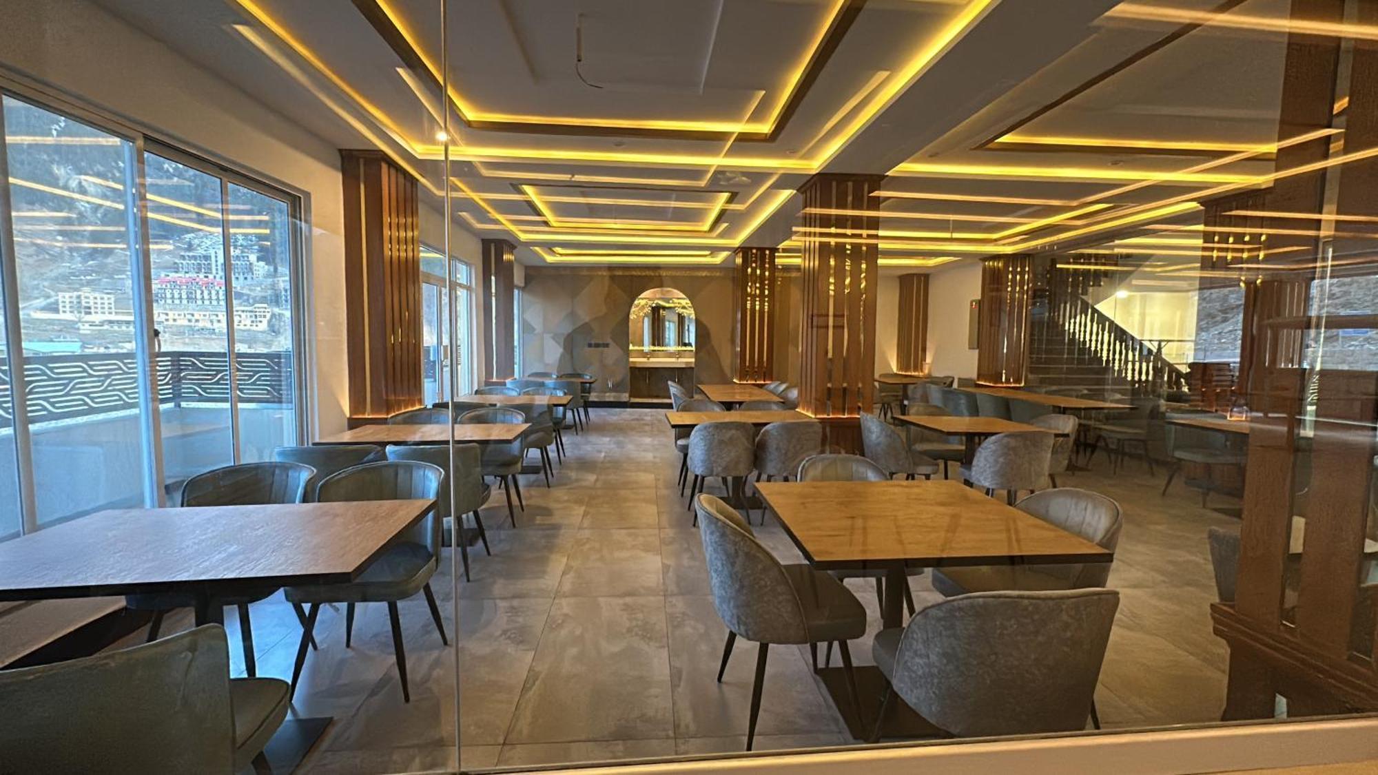 Gold Palace Hotel & Food Lounge Kalam Bagian luar foto